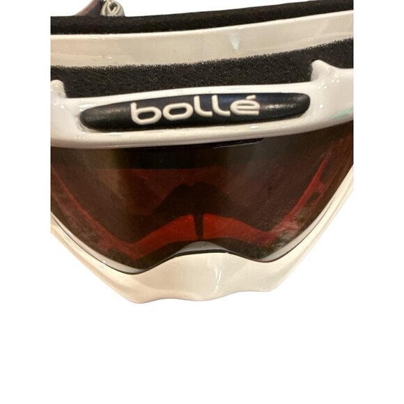 Bollé White Ski & Snowboard Goggles Red-Tinted Lens & Adjustable Strap Pre-Own - Picture 2 of 8